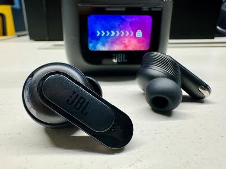 JBL Tour Pro 2: testamos fone de ouvido com 'iPod' na caixinha