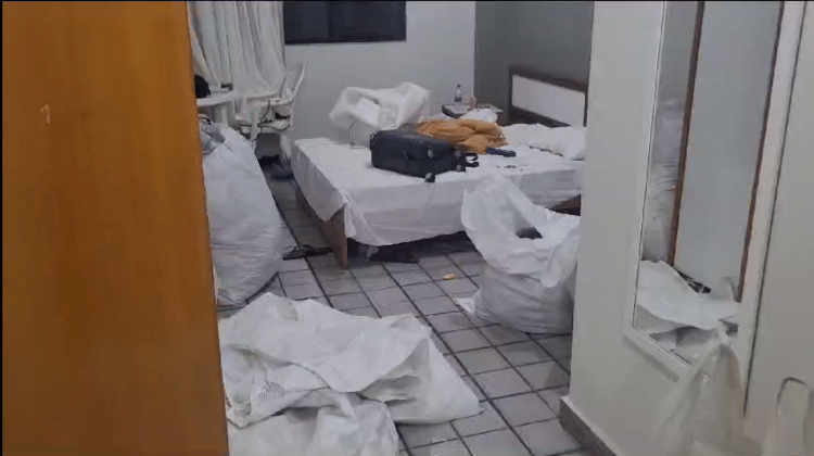 Quarto de hotel onde os suspeitos guardavam as mercadorias