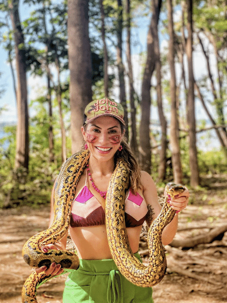 A médica Dieynne Saugo durante passeio pela Amazônia
