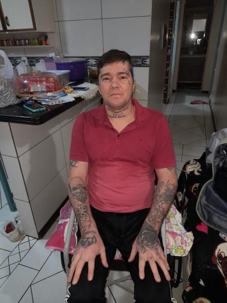 João, 35, usa cadeira de rodas e teve dificuldade para fugir das águas
