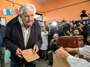 'Meu futuro mais próximo é o cemitério', diz Mujica ao votar aos 89 anos