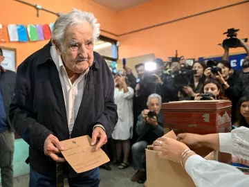 'Meu futuro mais próximo é o cemitério', diz Mujica ao votar aos 89 anos