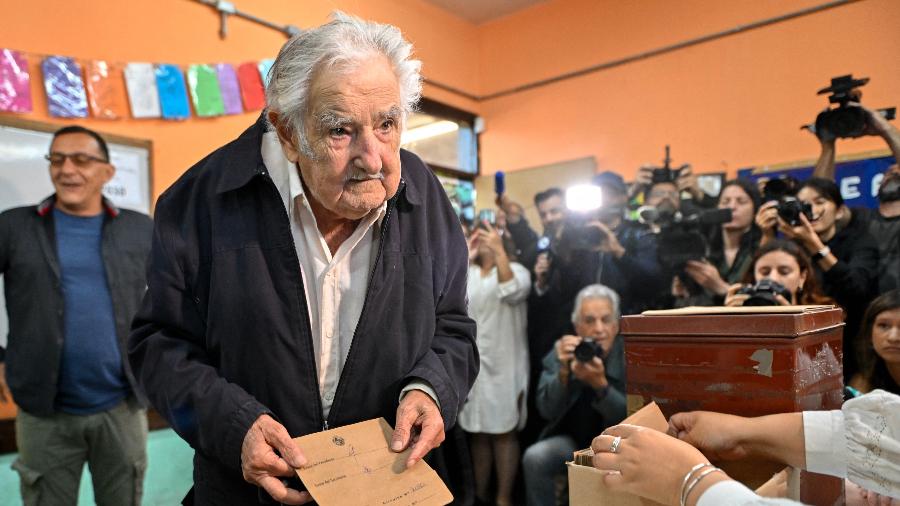 Ex-presidente do Uruguai, Pepe Mujica vota neste domingo (24)