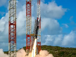 Brasil lança ao espaço foguete 100% nacional; veja como foi e de onde saiu voo