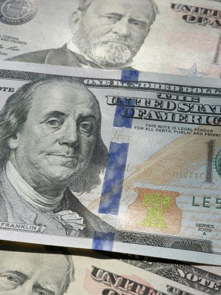 Dólar a R$ 6,38? AGU vai ouvir BC sobre erro em cotação exibida no Google Dólar a R$ 6,38? AGU vai ouvir BC sobre erro em cotação exibida no Google