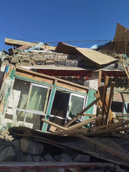 Mais de mil casas foram danificadas após terremoto de 6,9 graus no Tibet, informaram autoridades locais