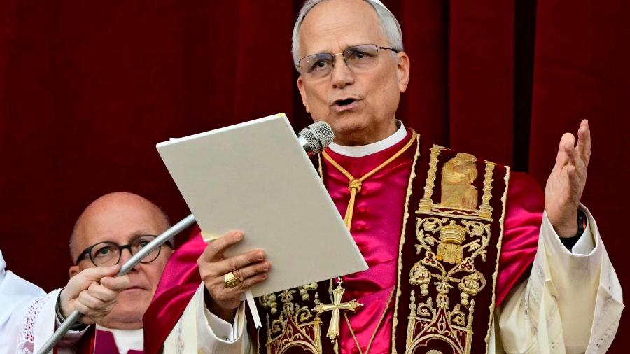 O novo papa Leão 14, Robert Prevost faz primeiro discurso na sacada da Basílica de São Pedro, no Vaticano O novo papa Leão 14, Robert Prevost faz primeiro discurso na sacada da Basílica de São Pedro, no Vaticano