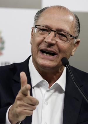 Geraldo Alckmin cobrou "tolerância zero" para desvios de condutas de policiais em coletiva realizada na prefeitura de São Paulo, na tarde de 6 de fevereiro de 2018 - Alice Vergueiro/Estadão Conteúdo
