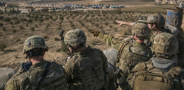 7.fev.2018 - Soldados das Forças Especiais dos EUA na linha de frente em Manbji, Síria - Mauricio Lima/The New York Times