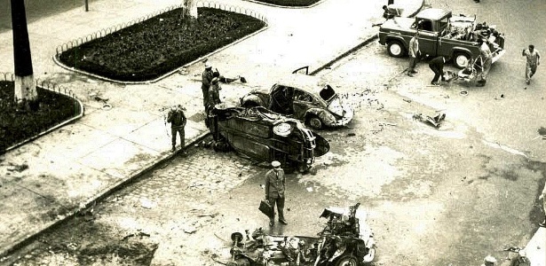 Destroços de explosão em frente à  sede do Dops, em São Paulo, em 1968 - Superior Tribunal Militar/ Integra-JMU