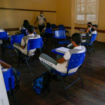 Alunos da Escola Estadual Dom Pedro II, em aulas presenciais, no centro da cidade de Manaus (AM) - SANDRO PEREIRA/FOTOARENA/ESTADÃO CONTEÚDO