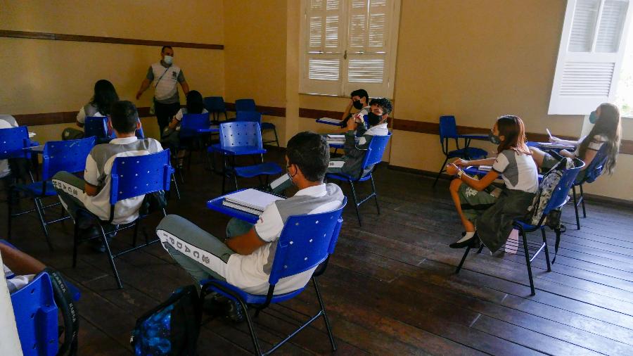 Alunos da Escola Estadual Dom Pedro II, em aulas presenciais, no centro da cidade de Manaus (AM), zona sul - SANDRO PEREIRA/FOTOARENA/ESTADÃO CONTEÚDO