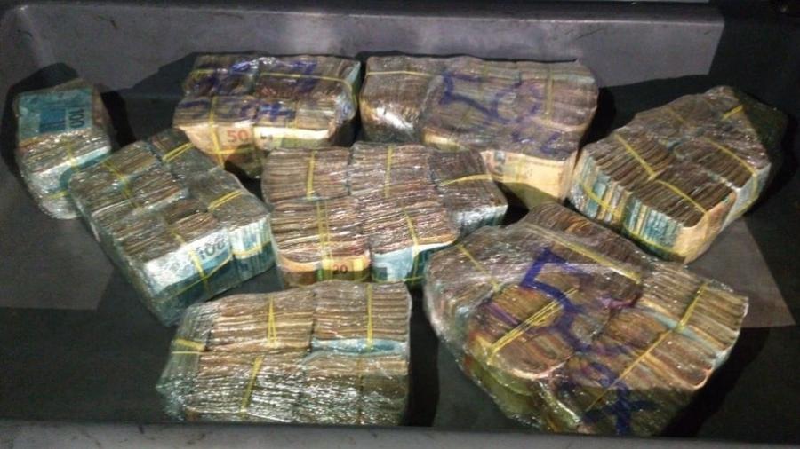 PM apreendeu R$ 360.992 em dinheiro durante uma abordagem a um motorista em Belo Horizonte - Divulgação/PMMG