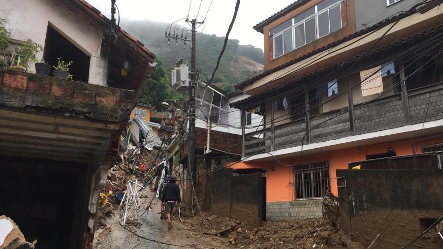 16.fev.22 - Petrópolis amanhece com lama e destruição após forte temporal que atingiu a cidade e deixou vários mortos - Lola Ferreira