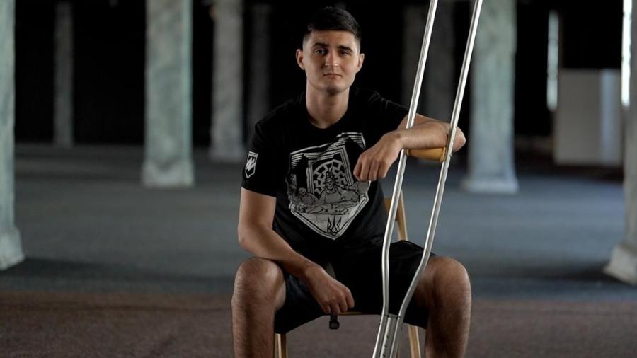 Aos 21 anos, Bohdan, codinome "Budapeste", é um combatente do Batalhão Azov na Ucrânia - Deutsche Welle