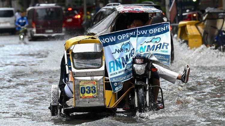 Tropical storm causes flooding and landslides in Manila and elsewhere in the Philippines - JAM STA ROSA/AFP - JAM STA ROSA/AFP