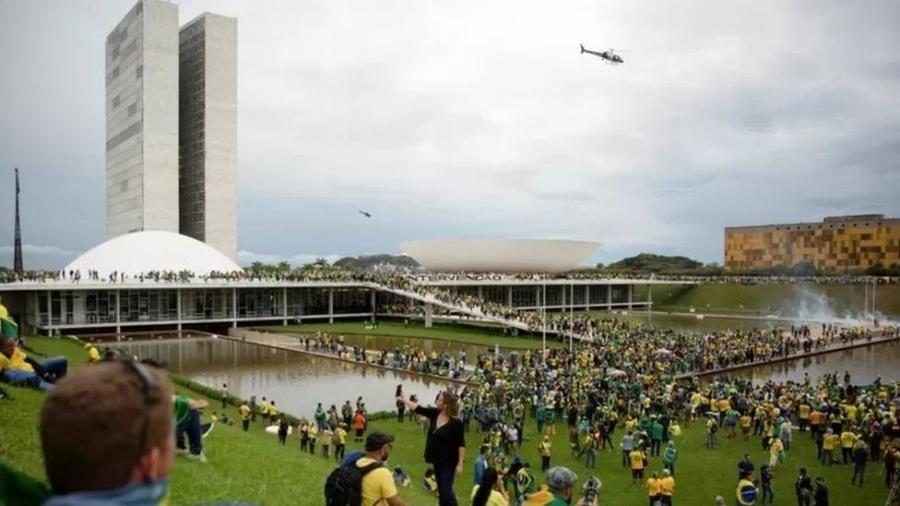 A invasão do Congresso no último domingo derrubou a popularidade de Bolsonaro - REUTERS