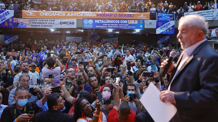 Lula é aplaudido por sindicalistas em ato de apoio durante a campanha em 2022 - Ricardo Stuckert