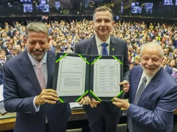 Lula chama Lira e Pacheco para discutir emendas após Dino manter condições