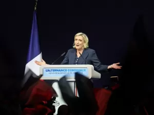 França: 200 candidatos desistem de eleições para barrar extrema direita