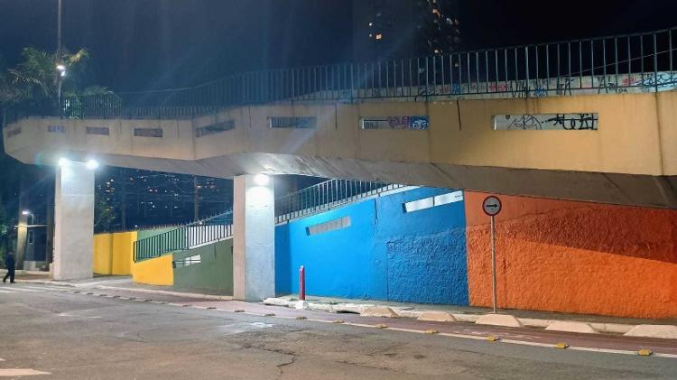 Passarela onde publicitário foi agredido por assaltantes passa sobre linha da CPTM entre as estações Júlio Prestes e Barra Funda Passarela onde publicitário foi agredido por assaltantes passa sobre linha da CPTM entre as estações Júlio Prestes e Barra Funda