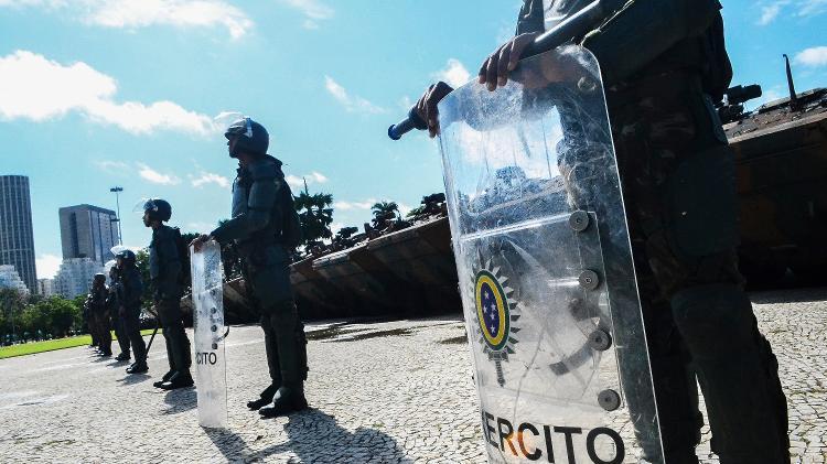 ilitares do Exército fazem a segurança da Cúpula do Brics, no Rio ilitares do Exército fazem a segurança da Cúpula do Brics, no Rio
