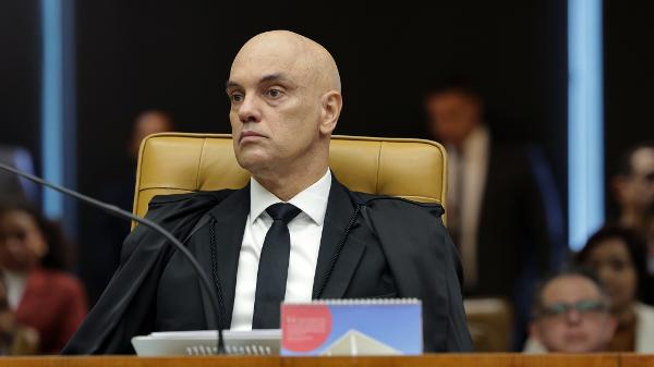 O ministro Alexandre de Moraes na abertura do semestre do Judiciário nesta sexta; EUA podem anunciar mais sanções, mas Jair Bolsonaro está pessimista com seu julgamento