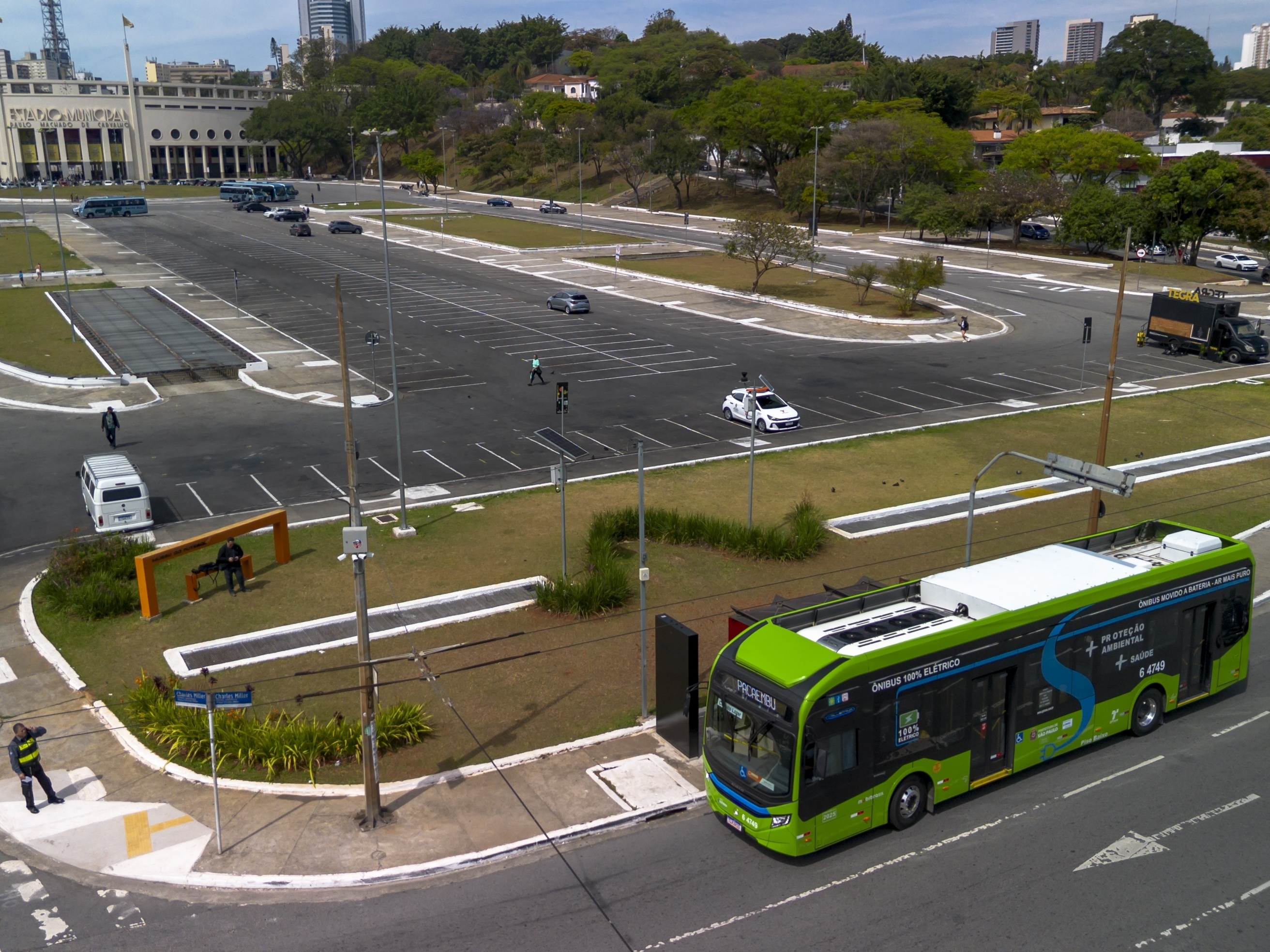 Estreia de linhas turísticas tem falhas e ônibus vazios em São Paulo