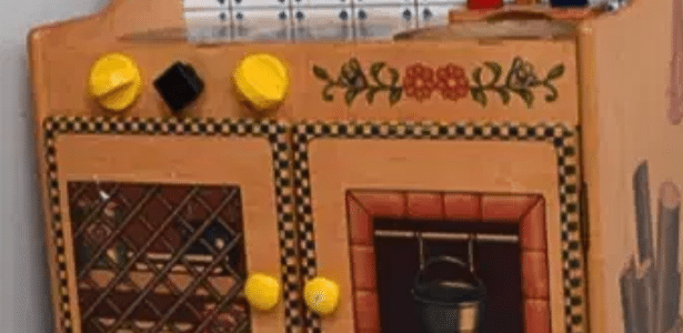 Menina de 3 anos morre presa em cozinha de brinquedo na Flórida