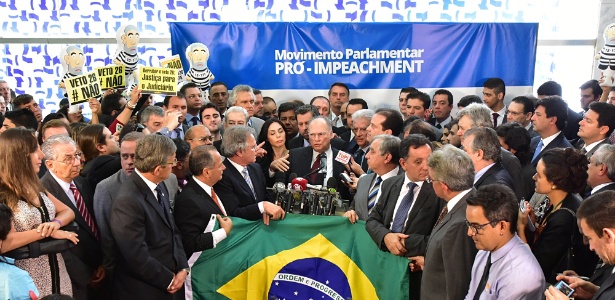 Deputados de vários partidos lançaram na manhã desta quinta-feira site com abaixo assinado pelo impedimento da presidente da República, Dilma Rousseff (PT). No centro, deputado Roberto Freire (PPS-SP) - Zeca Ribeiro / Câmara dos Deputados