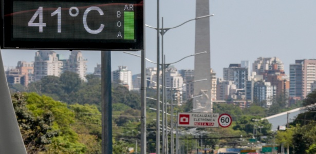 Termômetro na avenida 23 de Maio, na zona sul de São Paulo, marca 41 graus no último dia 19 - Pedro Kirilos - 19.set.2015/Agência O Globo