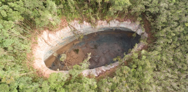 Cratera aumentou em quase 12 m o seu comprimento desde a sua descoberta - Divulgação/Dow