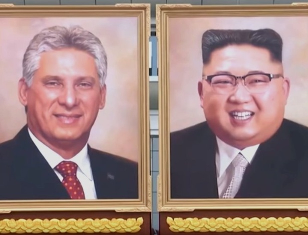 Primeiro retrato de Kim Jong-un (à dir) foi exibido ao lado do feito em homenagem ao presidente cubano, Miguel Díaz-Canel - Reprodução/KCTV