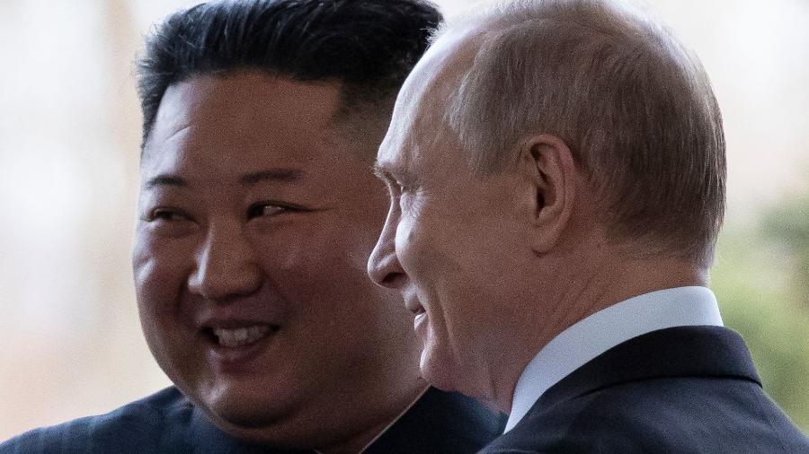 25.abr.2019 - Presidente russo, Vladimir Putin, se encontra com o líder da Coreia do Norte, Kim Jong-Un - Alexander Zemlianichenko / POOL / AFP