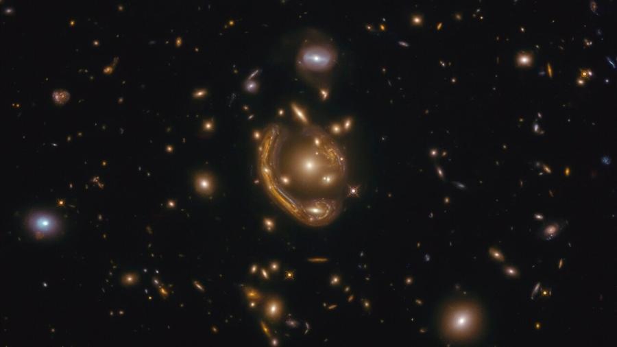 Anel de Einstein GAL-CLUS-022058 em imagem captada pelo telescópio Hubble - ESA / Hubble & NASA, S. Jha 