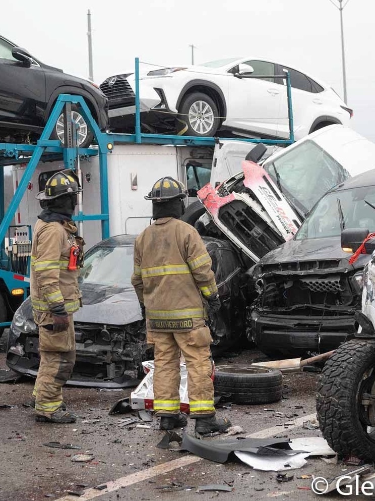 EUA: engavetamento com 133 carros deixou ao menos 9 mortos no Texas