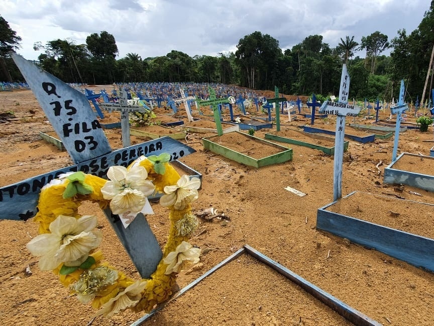 Brasil encerra pior mês da pandemia com novo recorde: 3.950 mortes em 24 h