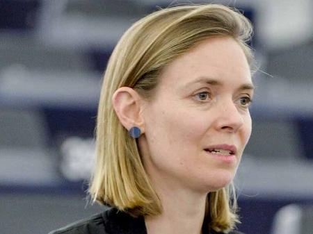  Anna Cavazzini, eurodeputada pelo Partido Verde, participa nesta quinta-feira de reunião tendo como pano de fundo a abertura da CPI para investigar a crise do coronavírus no país e os recordes de mortes por covid-19 - Michel Christen