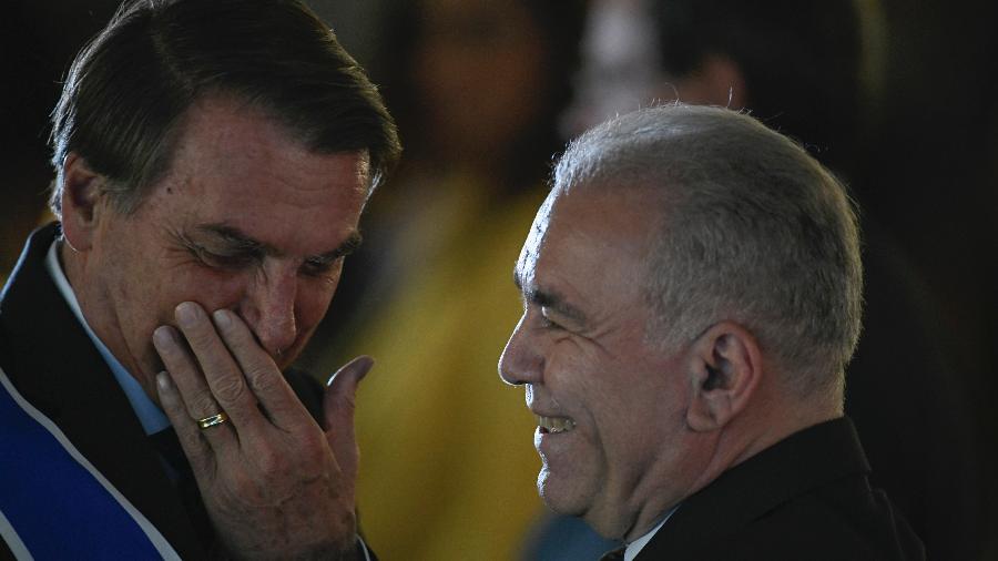 8.dez.2021 - O presidente Jair Bolsonaro (PL) e o ministro da Saúde, Marcelo Queiroga, durante evento em Brasília - Mateus Bonomi/AGIF/Estadão Conteúdo