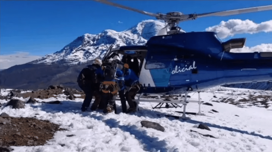 Três montanhistas morreram e 12 ficaram feridos ao caírem de uma altura de 60 metros em vulcão no Equador - Reprodução/ECU911