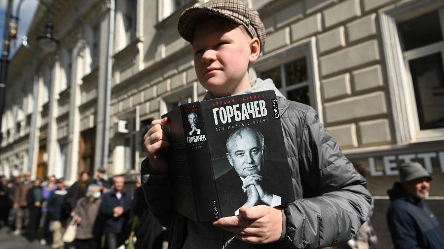 Russos fazem fila em funeral de Mikhail Gorbachev - Natalia Kolesnikova / AFP
