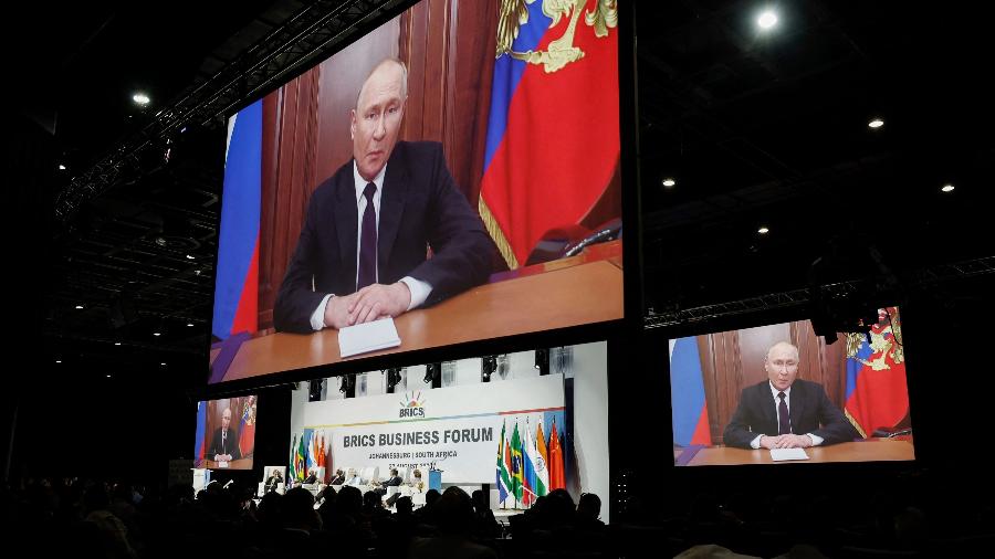 Vladimir Putin não compareceu à Conferência dos Brics, enviando uma mensagem de vídeo no lugar