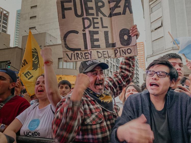 19.nov.2023 - Apoiadores de Javier Milei se reuniram para aguardar resultado das eleições na Argentina