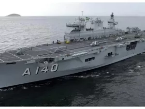 Marinha envia maior navio da América Latina para ajudar população do RS