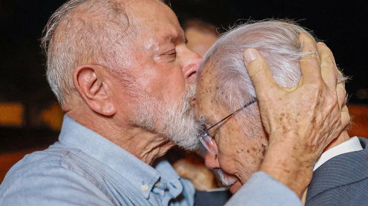 Lula visita o ex-presidente José Sarney em São Luís