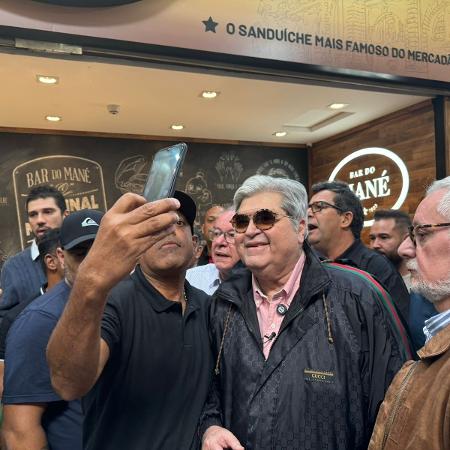 Datena é tietado no Mercado Municipal de São Paulo em primeiro evento como pré-candidato à Prefeitura