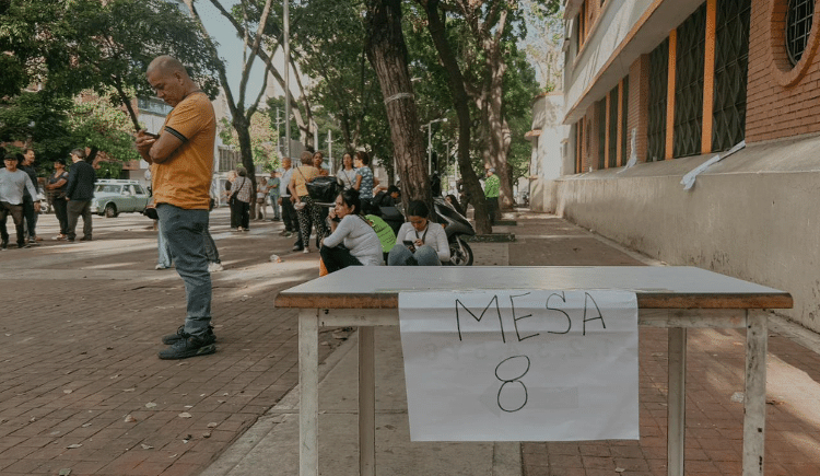 28.jul.2024 - Colégio eleitoral no centro de Caracas 