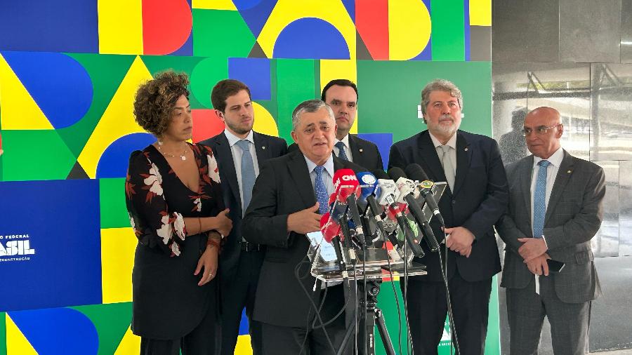 O líder do governo na Câmara,Caça-níqueis de alta definição,Caça-níqueis online, José Guimarães (PT-CE),melhores caça-níqueis online,Jogos de cassino online, e líderes da esquerda em entrevista no Planalto