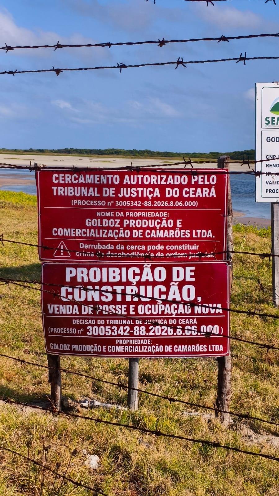 Placa informa autorização para cerca em área privada  - undefined