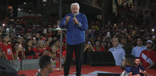 'Enquanto for presidente, ninguém avacalha com Nossa Senhora', diz Lula